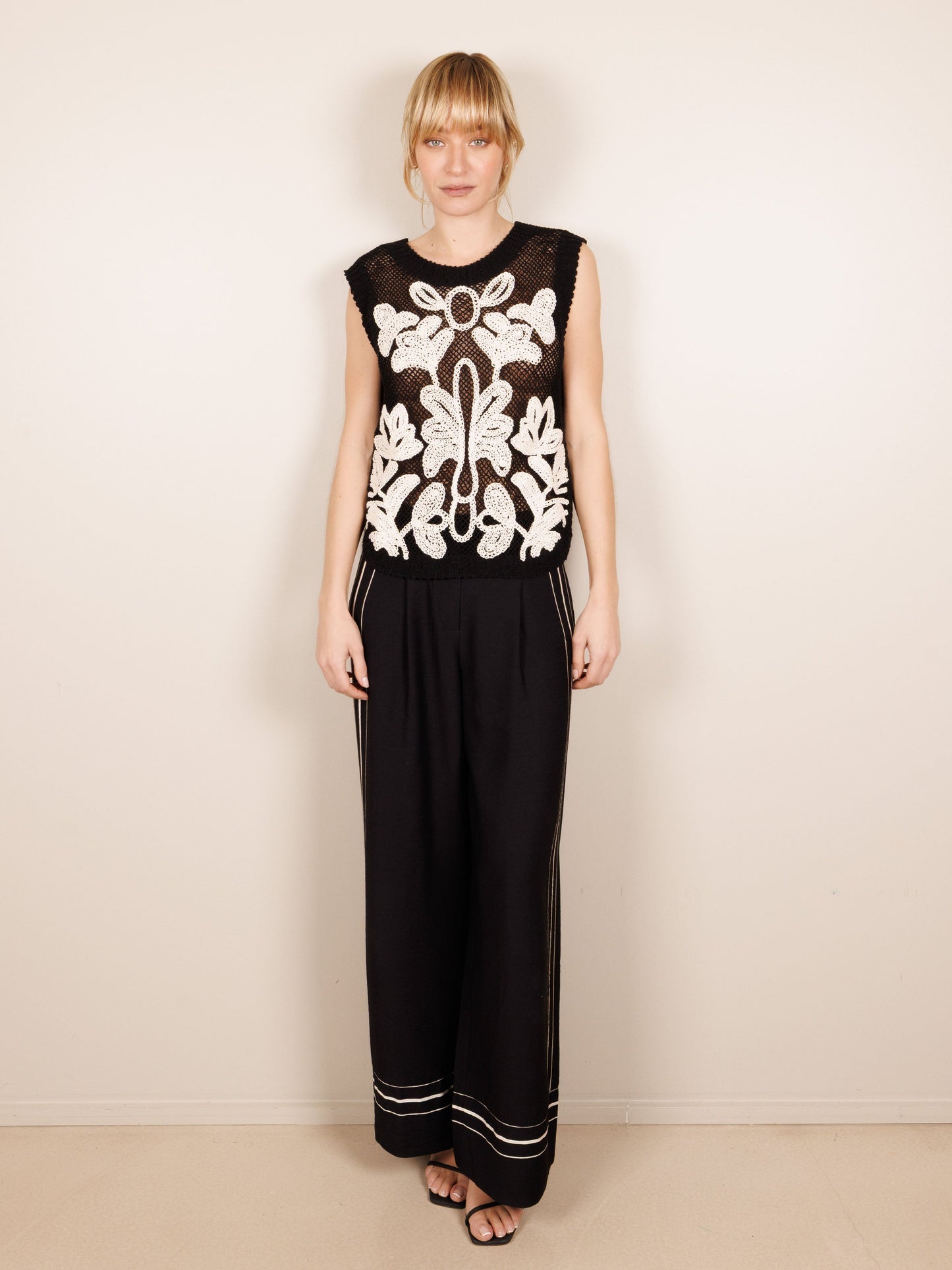 Zweifarbiges Makramee-Top