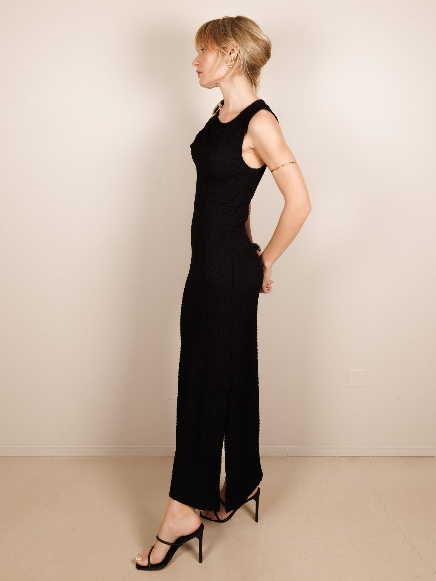 Langes Kleid mit Prägedruck