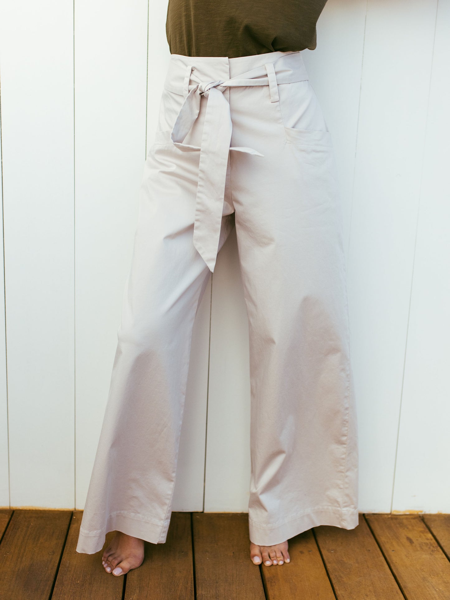 Weite Hose mit Gürtel