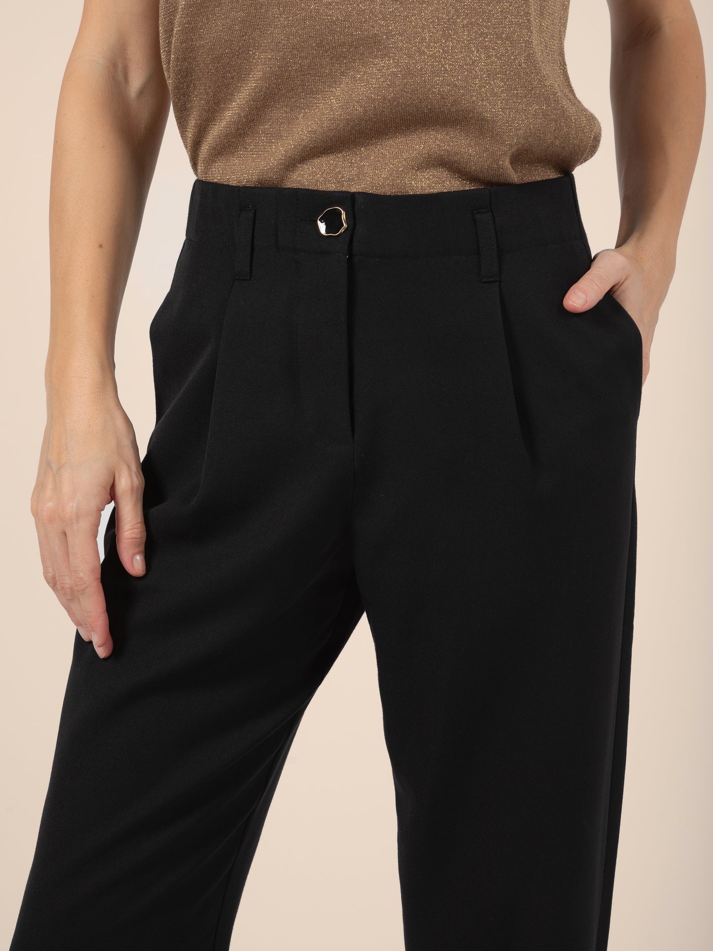 Bundfaltenhose in Schwarz