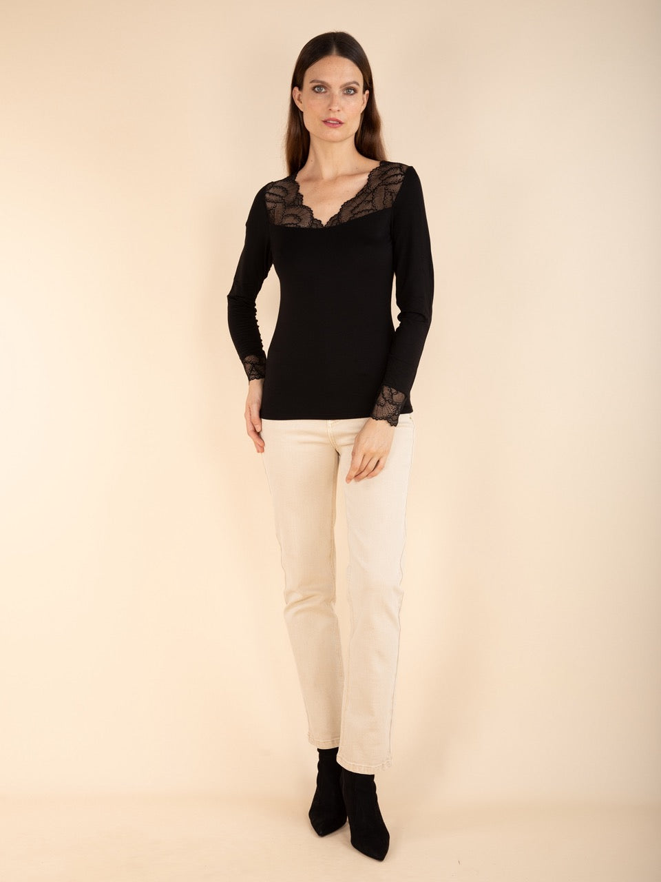 Top mit V-Ausschnitt und Spitze