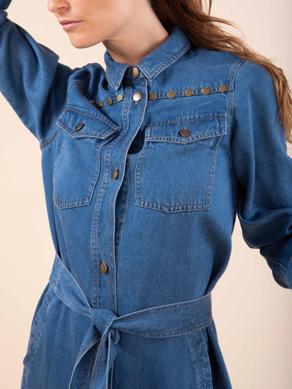 Jeanskleid mit Nieten