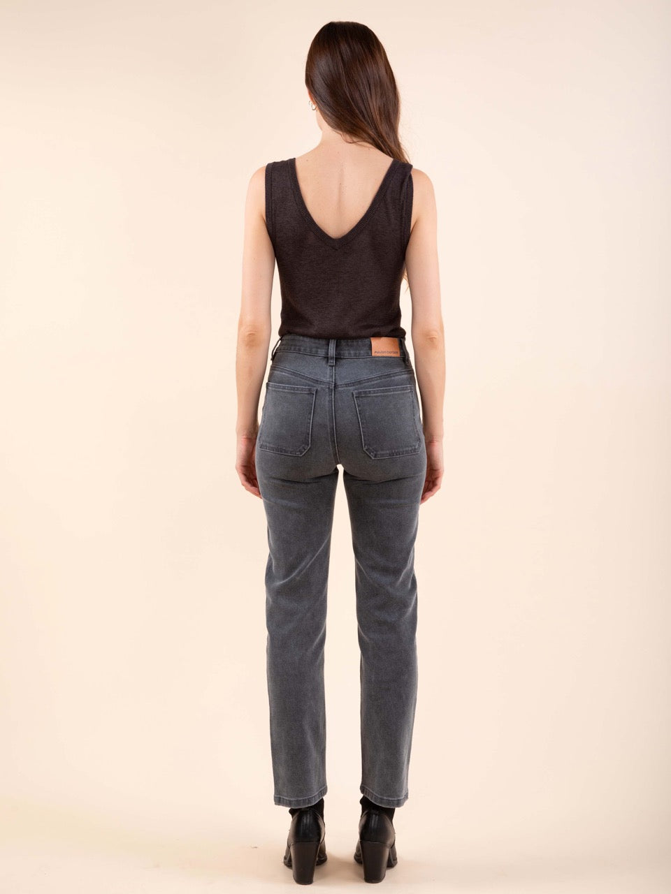 Gerade Jeans mit Nieten - KATE in Denimgrau