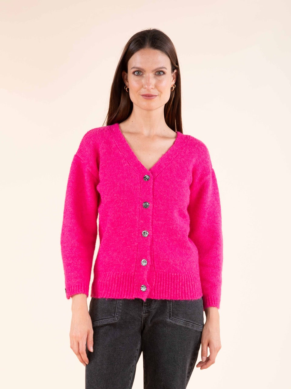 Strickjacke mit Zierknöpfen