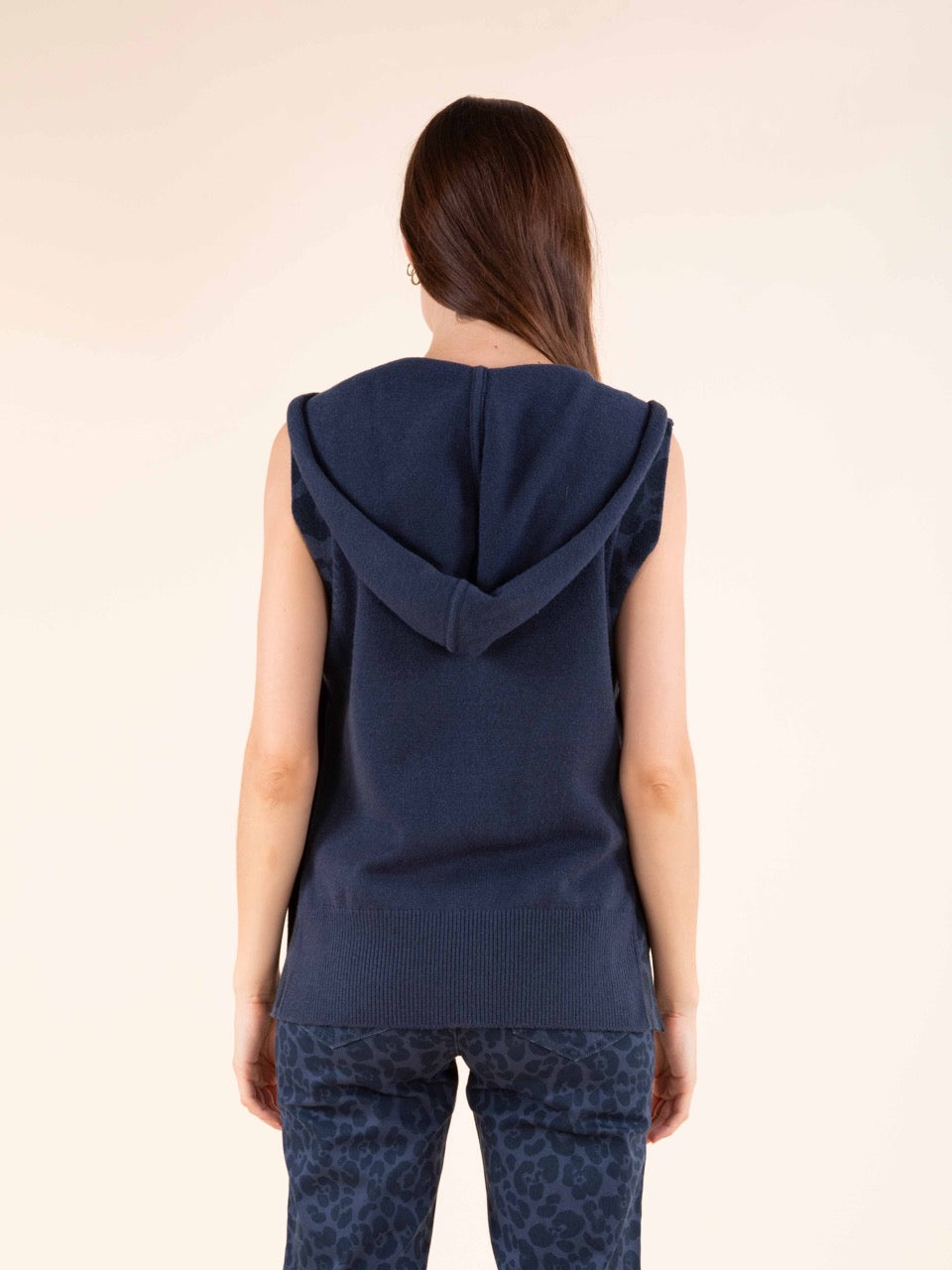 Ärmelloser Pulli mit Kapuze