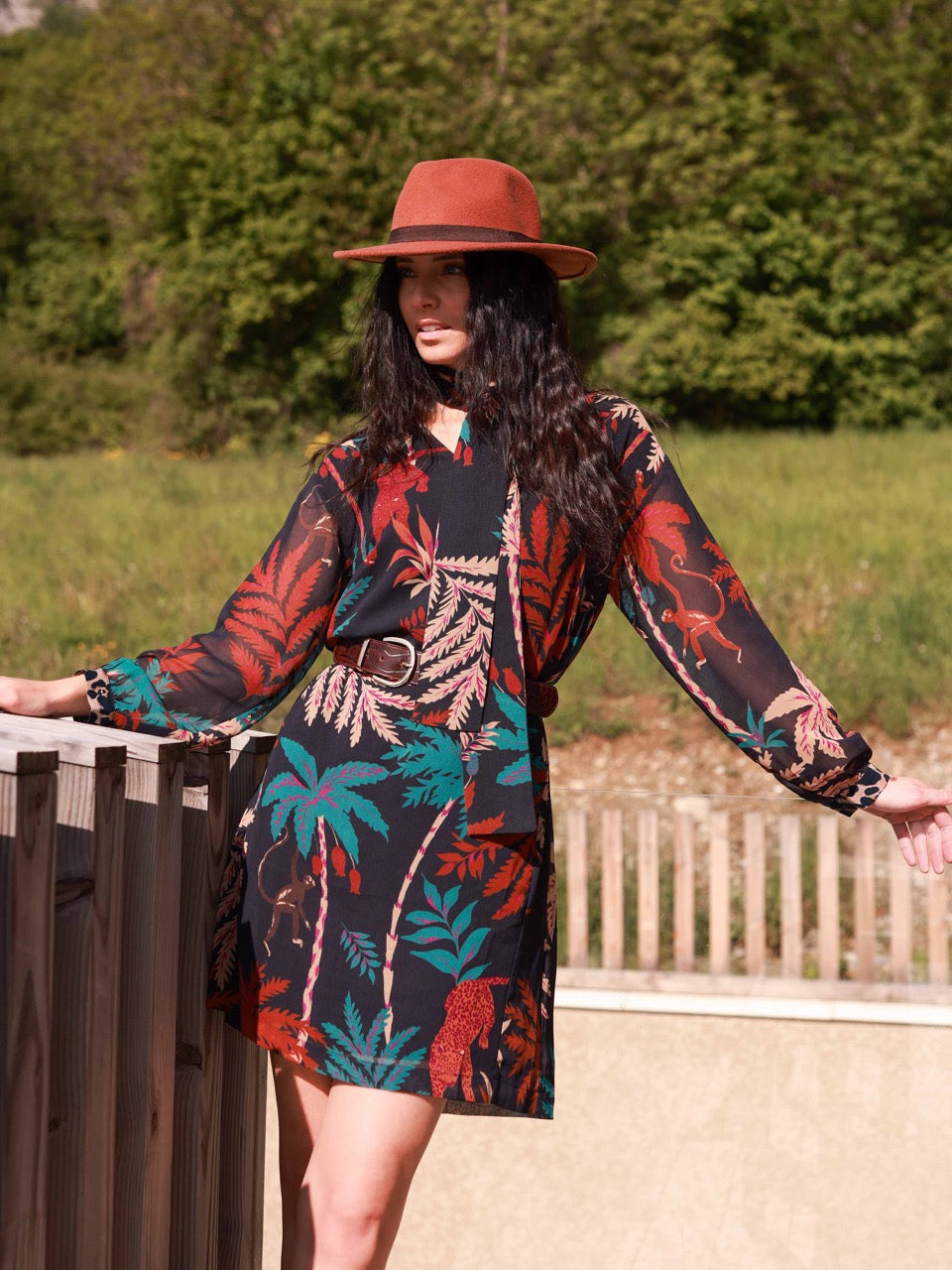 Bedrucktes Kleid mit Gürtel