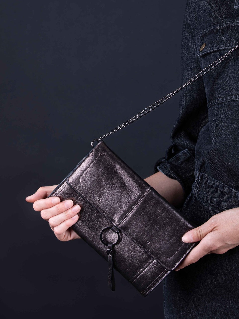Handtasche mit Metallic-Effekt GABRIEL