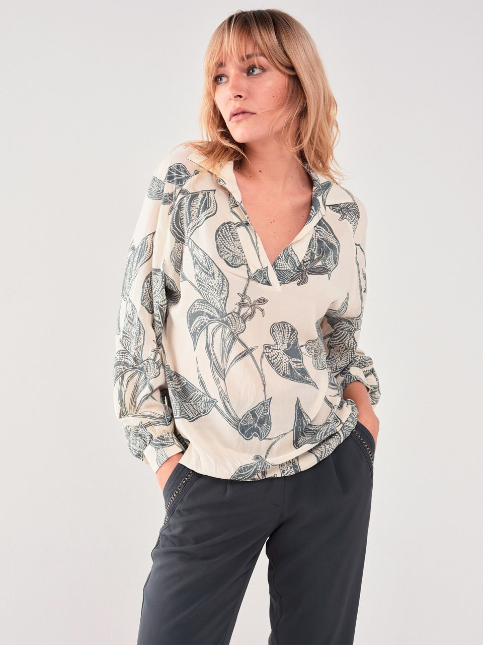 Bluse mit Palmendruck