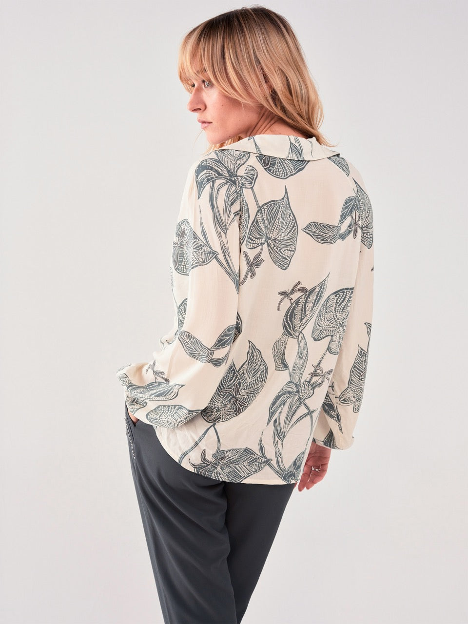 Bluse mit Palmendruck