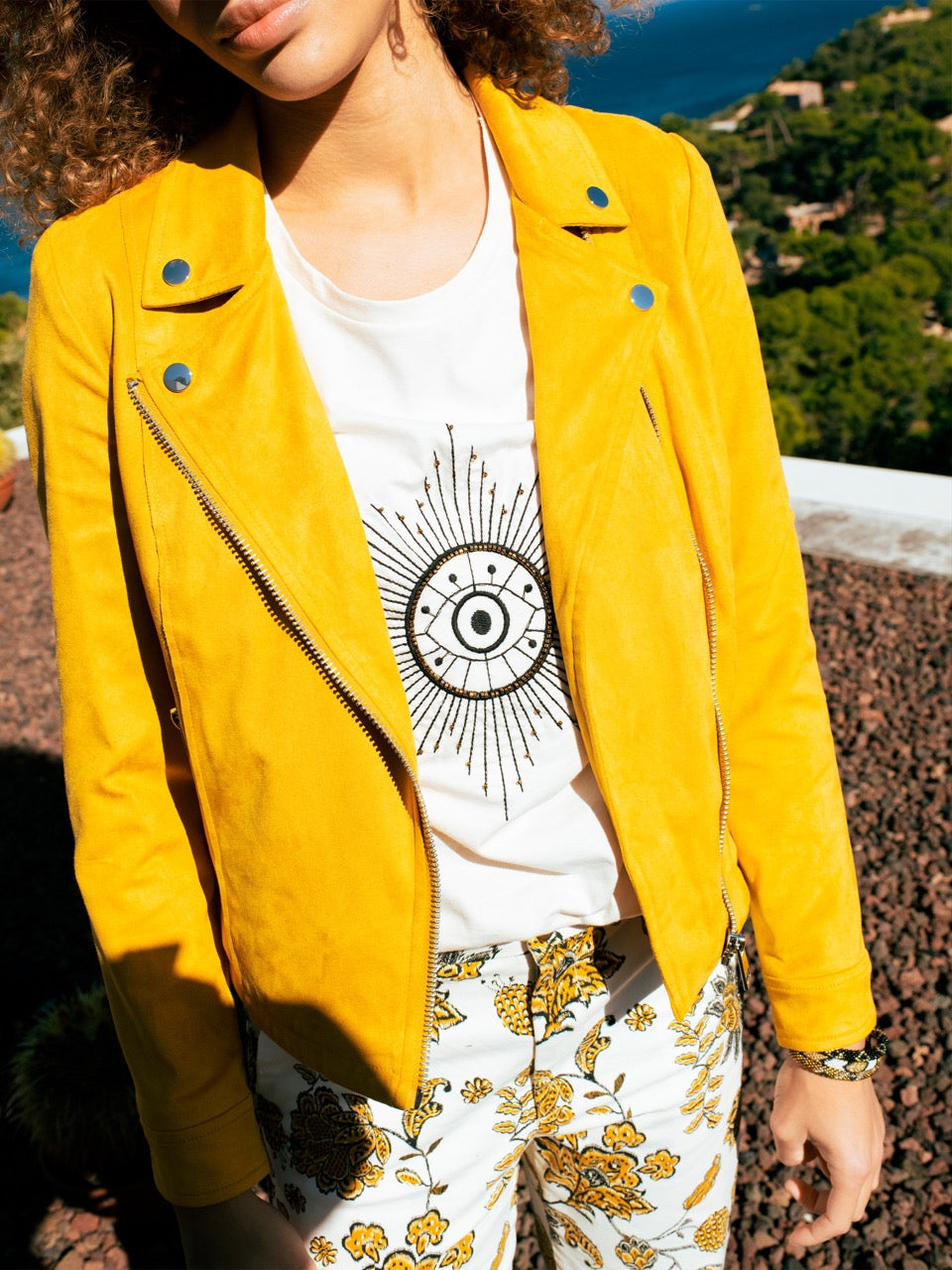 T-Shirt mit Perlenstickerei