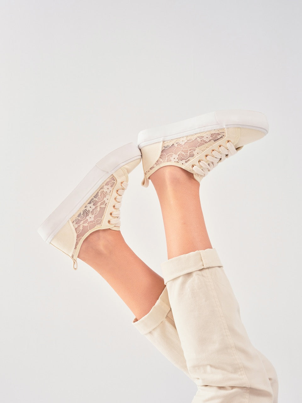 Sneakers mit Spitze