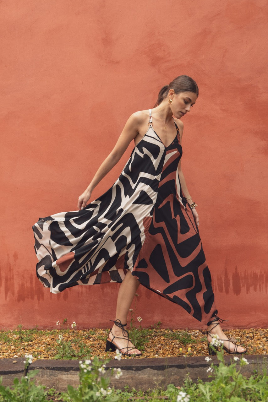 Tuch-Kleid mit Ringen