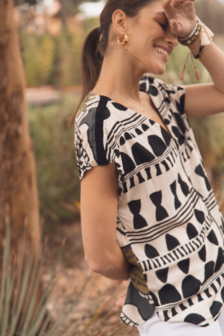 Bluse mit ethnischem Druck