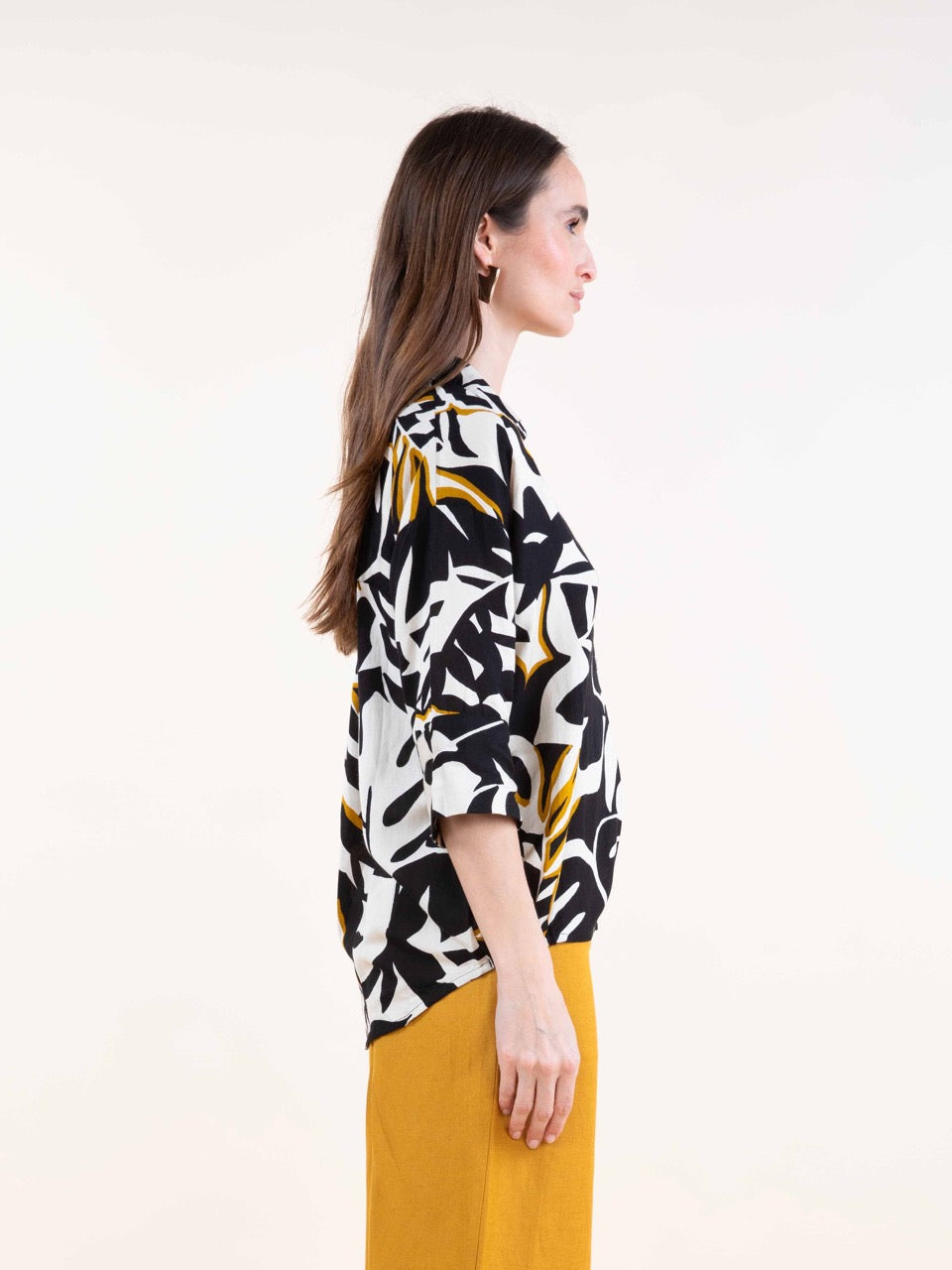 Bluse aus Halbleinen in Schwarz