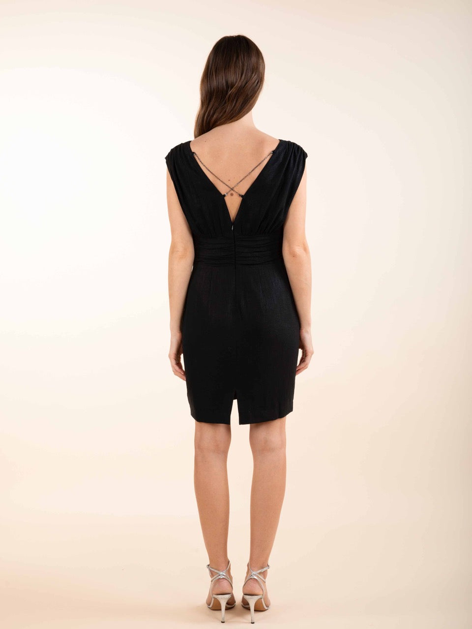 Tailliertes Kleid in Schwarz