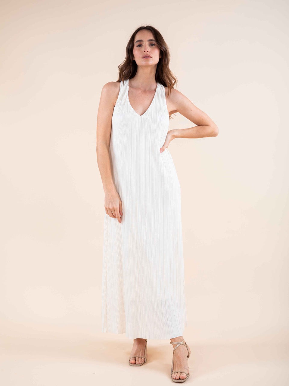 Langes plissiertes Kleid in Elfenbein