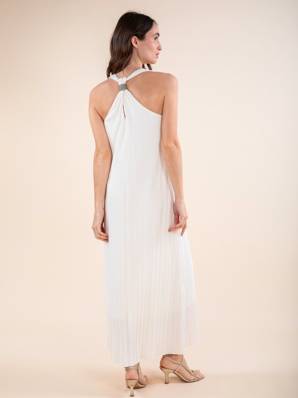 Langes plissiertes Kleid in Elfenbein