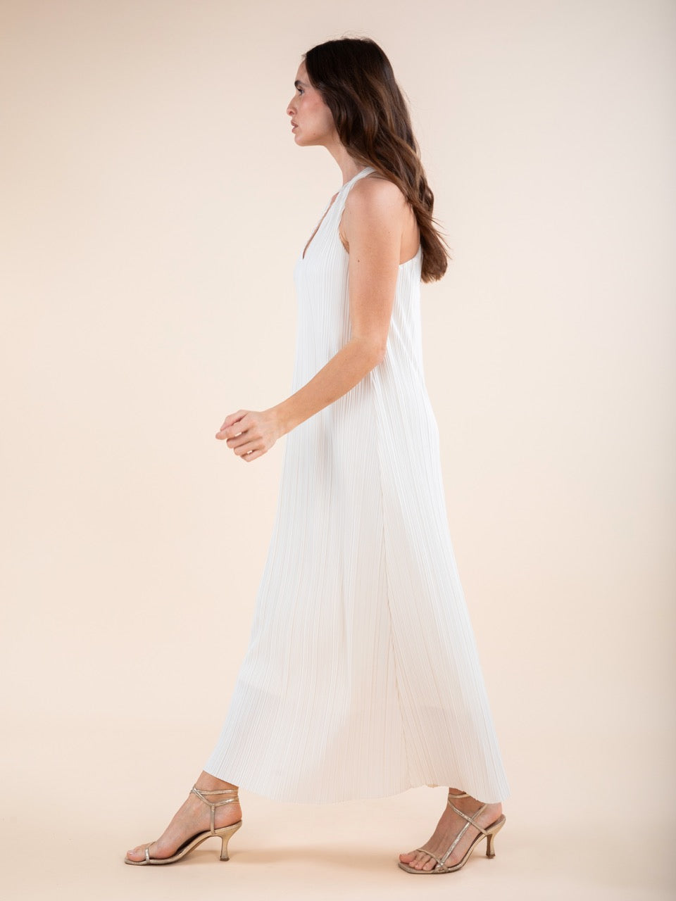 Langes plissiertes Kleid in Elfenbein