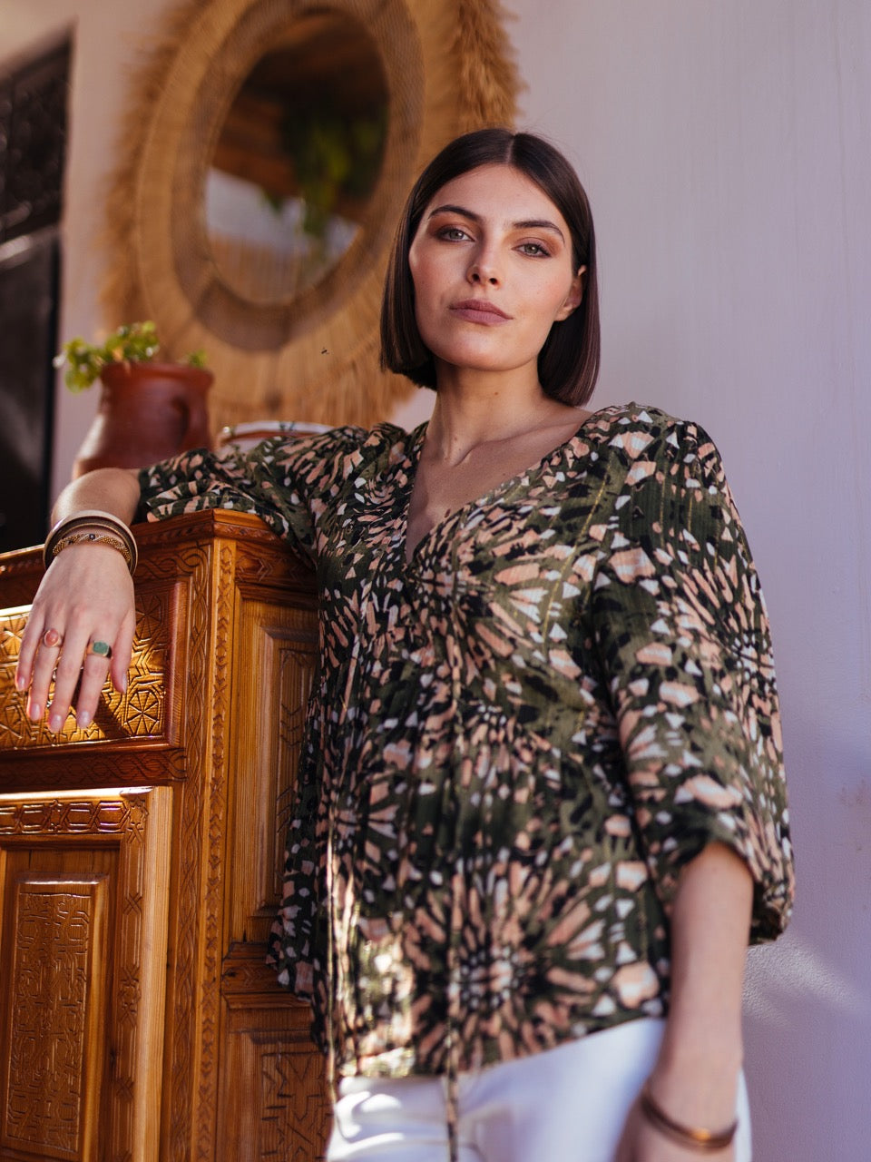 Bedruckte fließende Bluse in Kaki