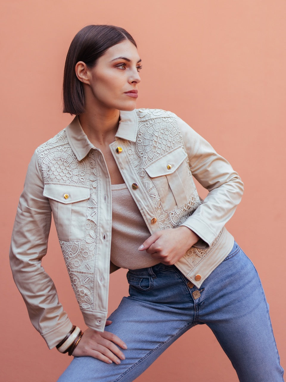 Kurze Makramee-Jacke in Hellbraun