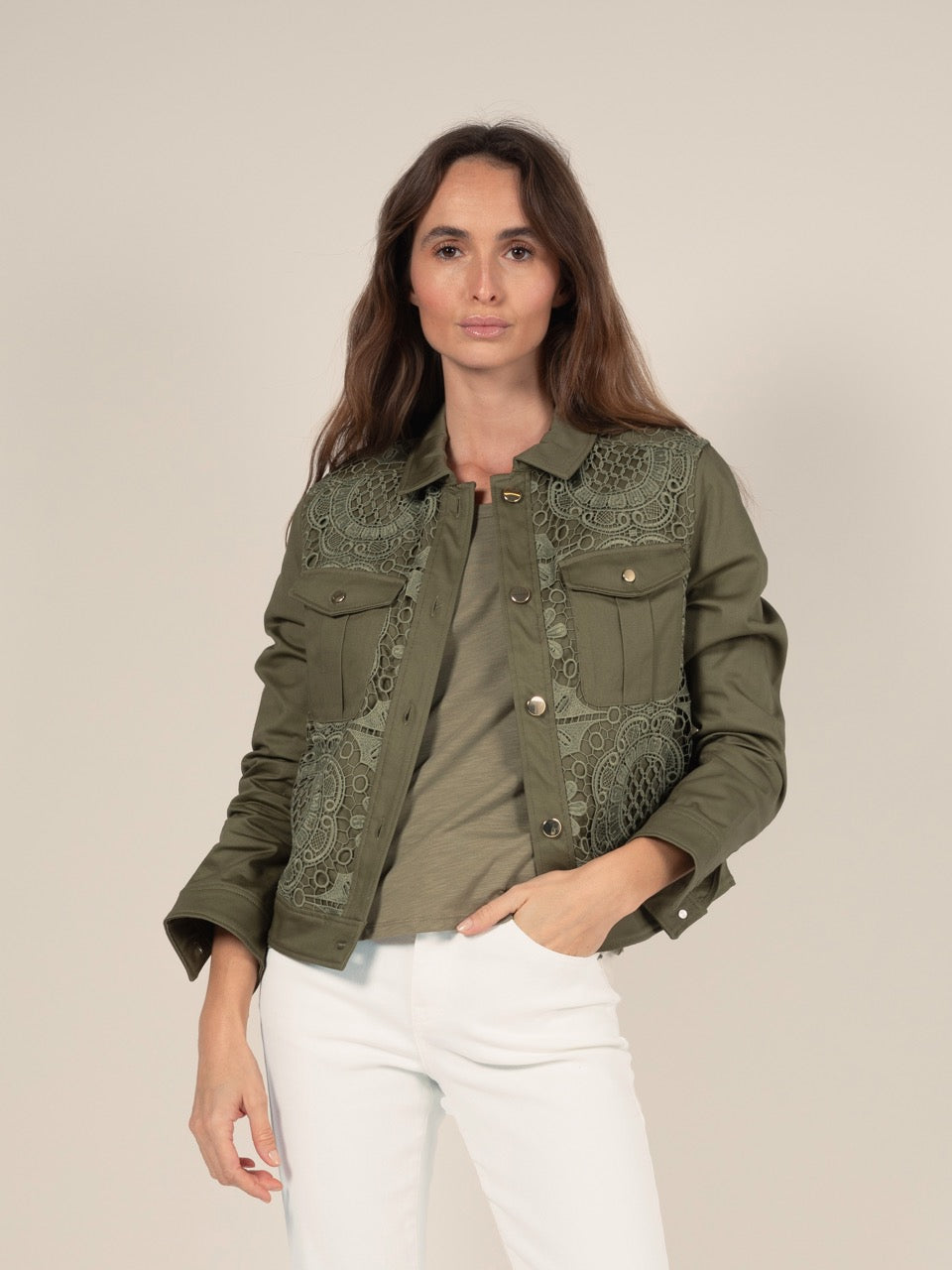 Kurze Makramee-Jacke in Kaki