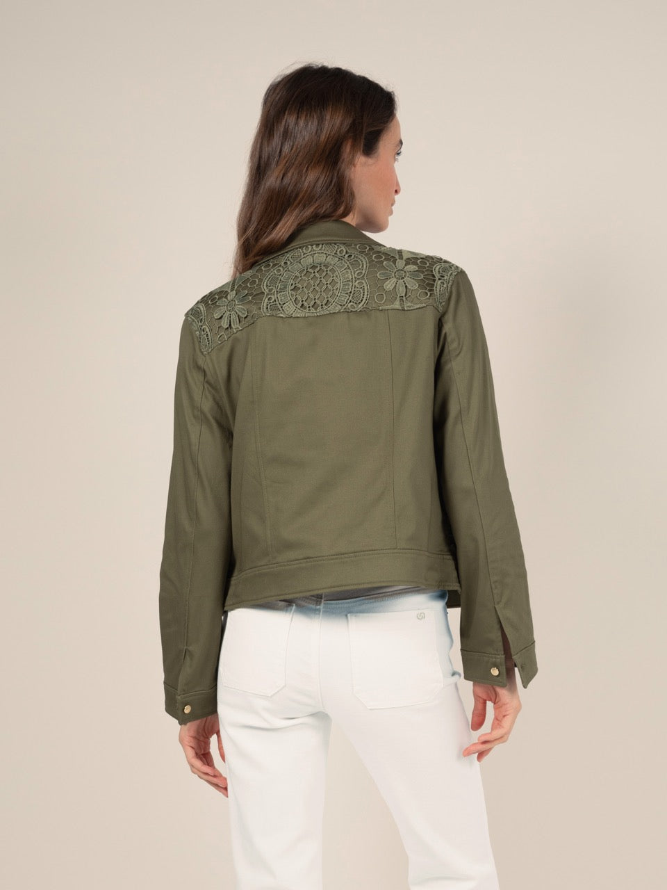 Kurze Makramee-Jacke in Kaki