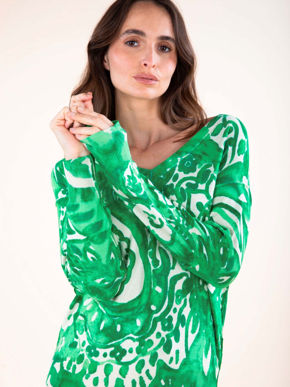Pullover mit Bandana-Print in Grün