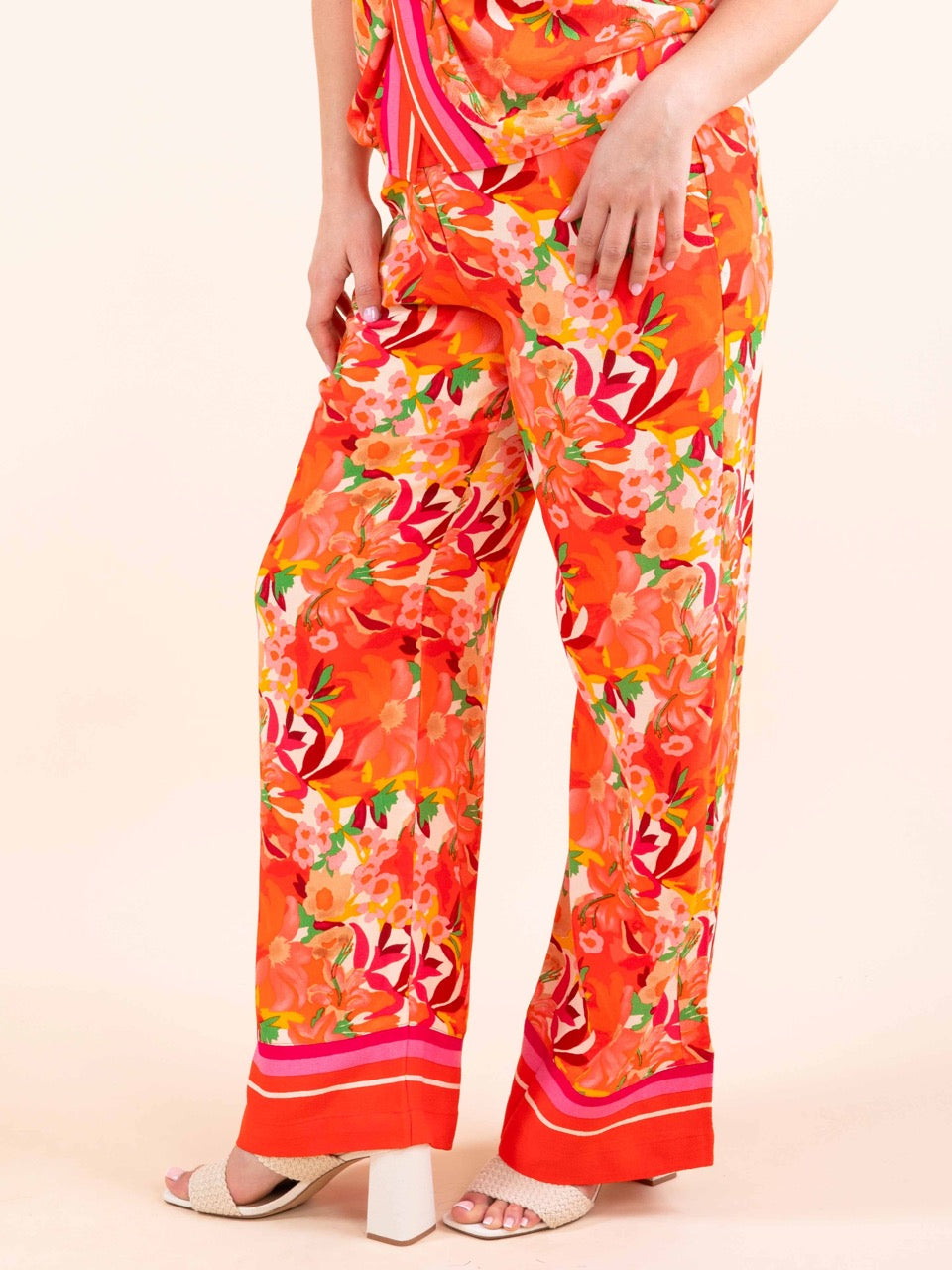 Fließende Hose mit Blumenprint