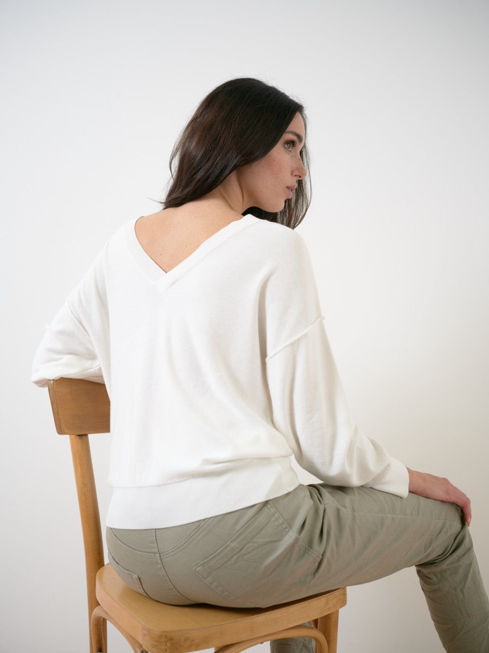 Pullover mit V-Ausschnitt und Lochmuster-Detail