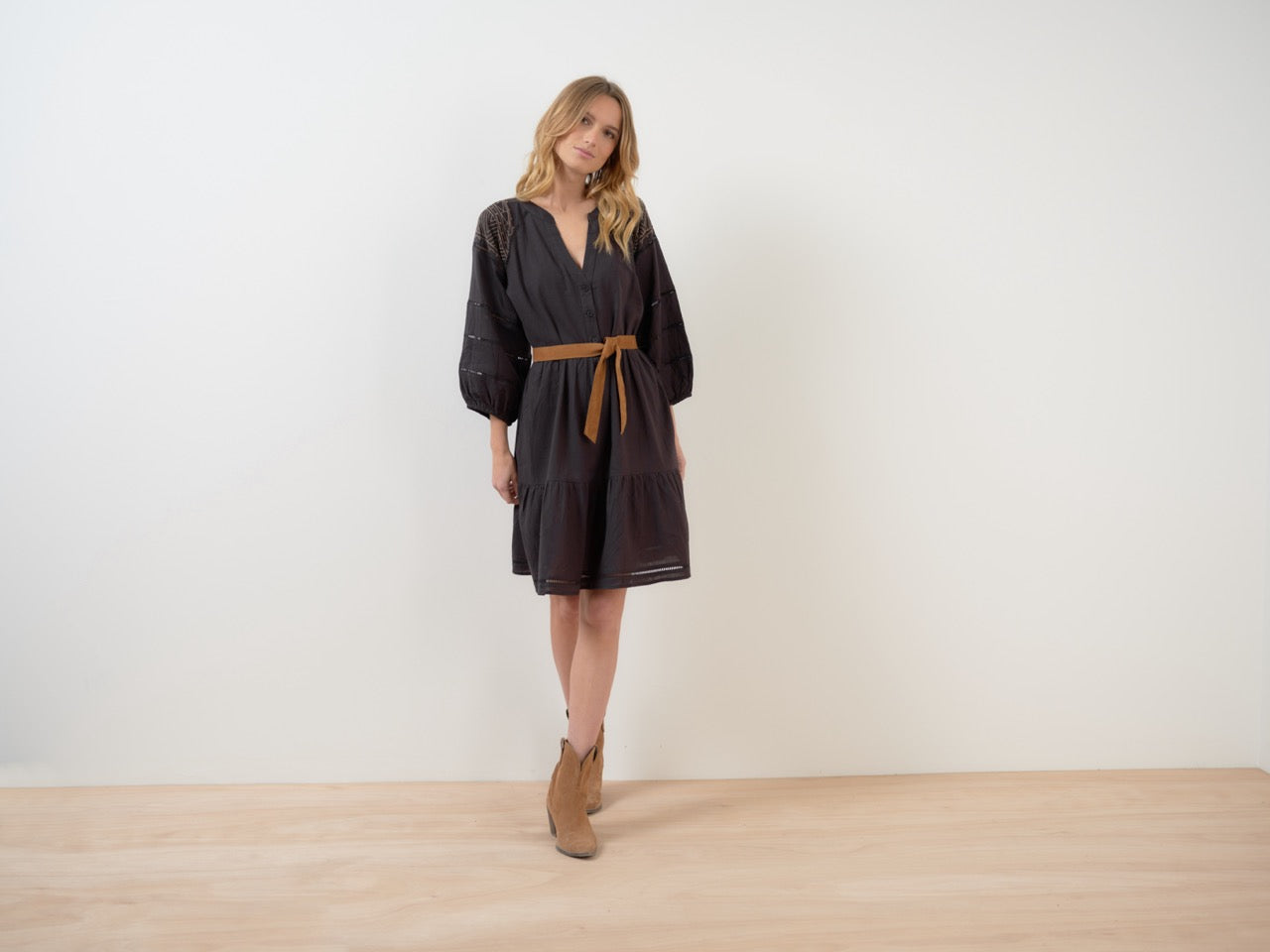 Besticktes Kleid