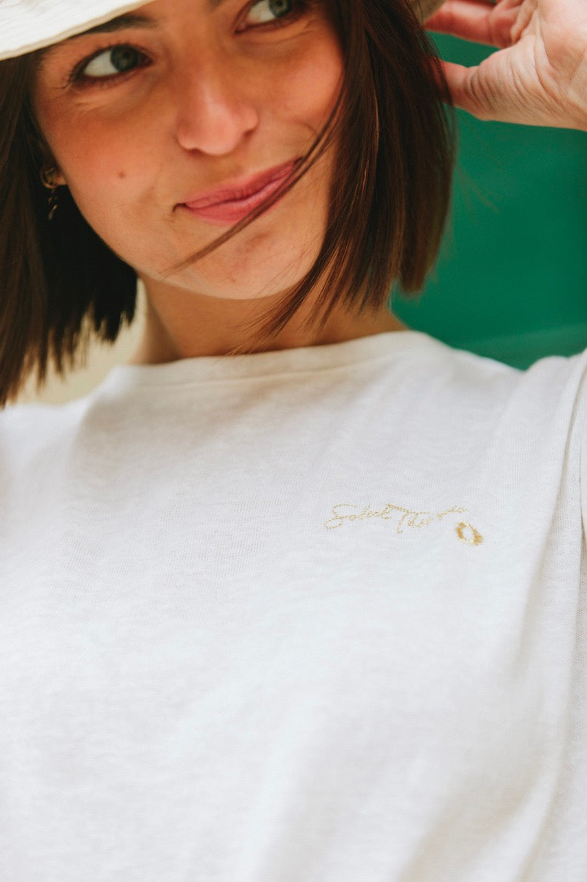 T-Shirt mit Knoten