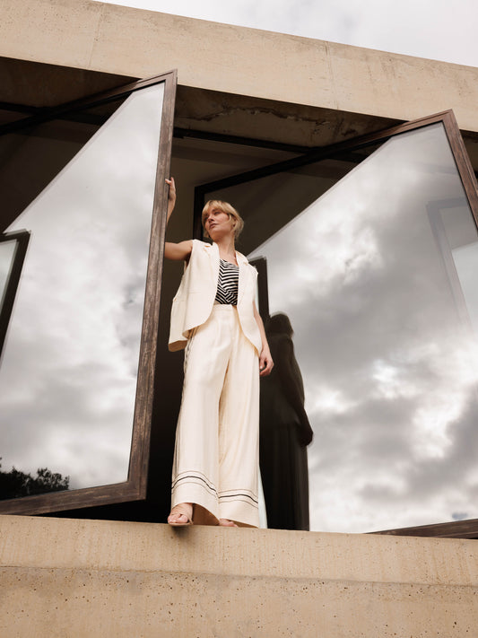 Ärmelloser Blazer in Creme