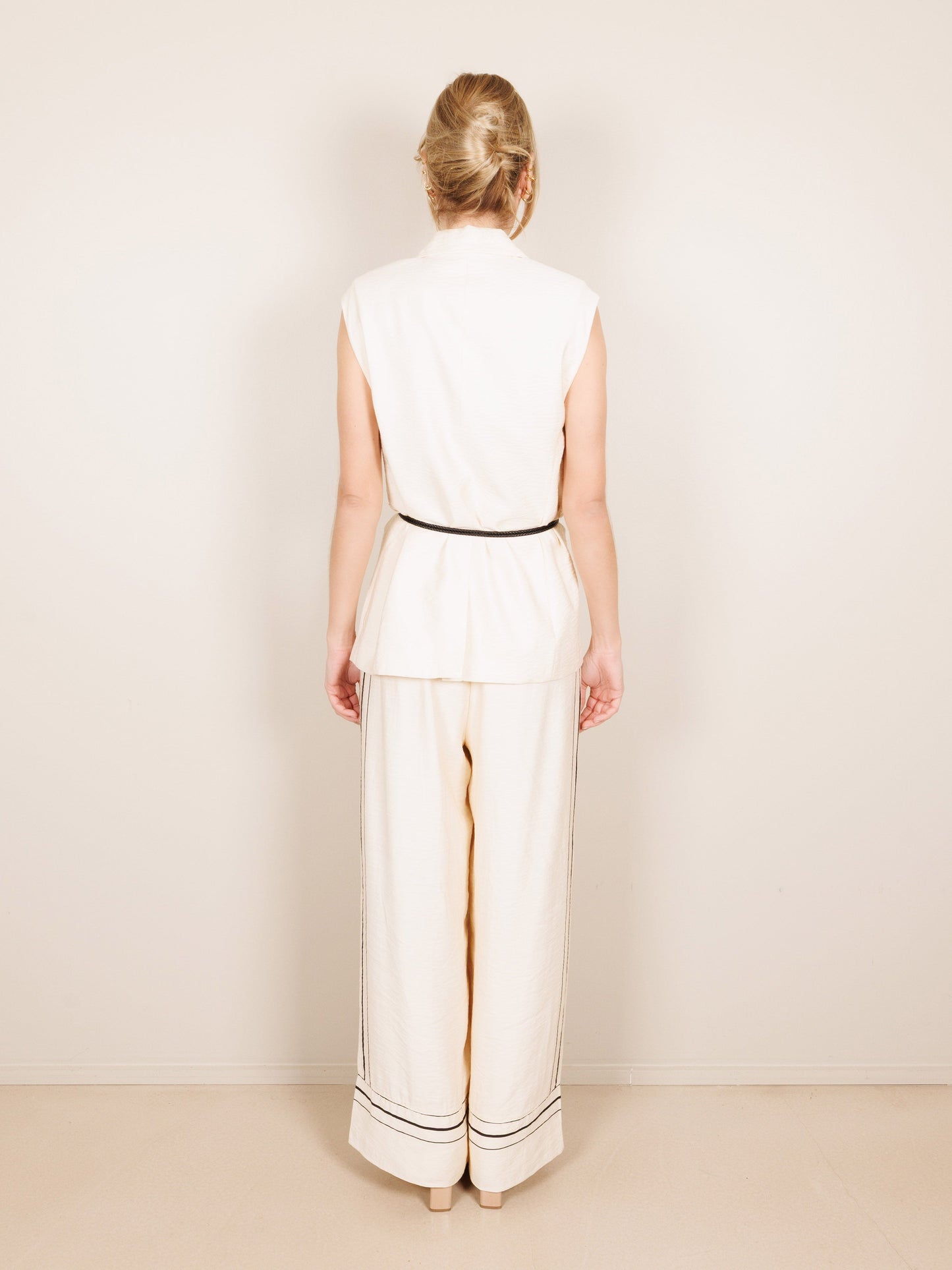 Ärmelloser Blazer in Creme
