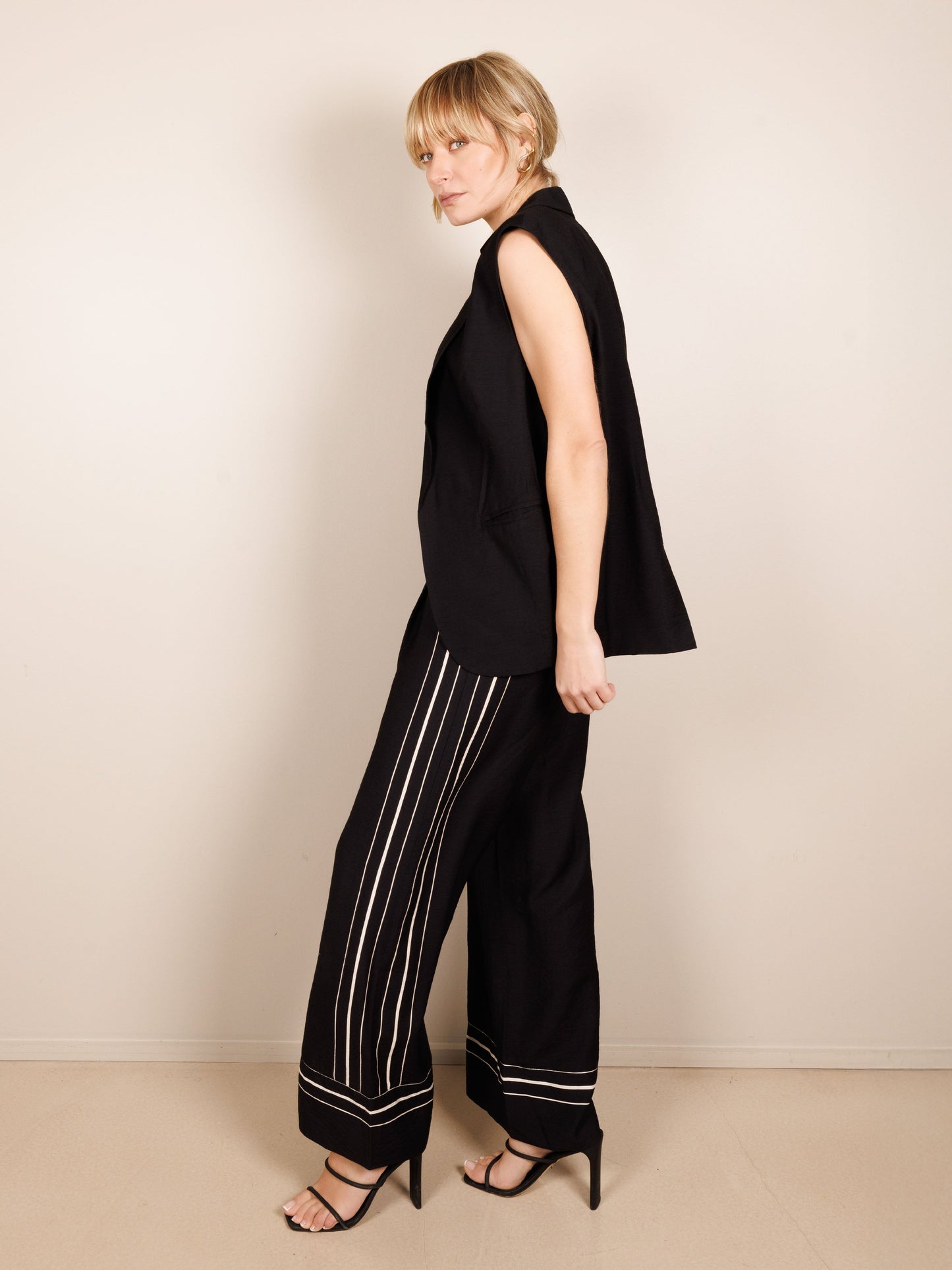 Weite, fließende Hose in Schwarz