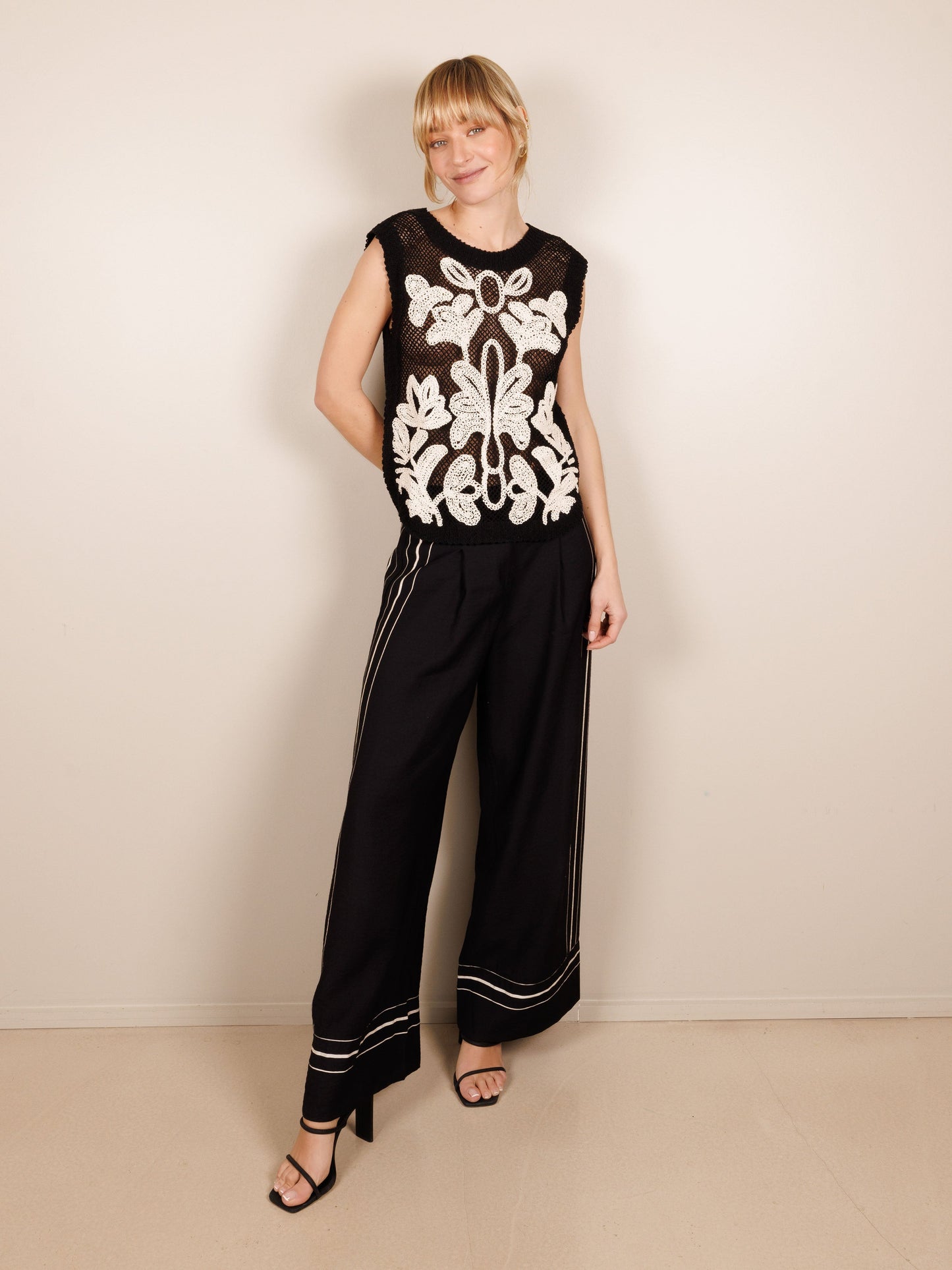 Weite, fließende Hose in Schwarz