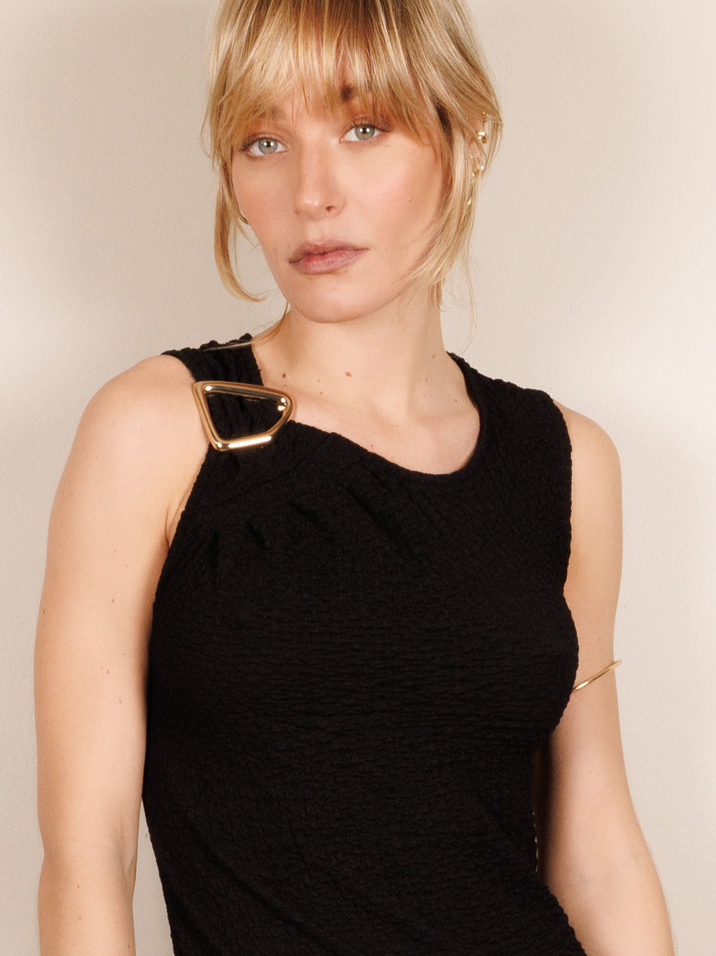 Langes Kleid mit Prägedruck