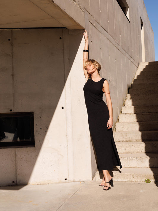 Langes Kleid mit Prägedruck