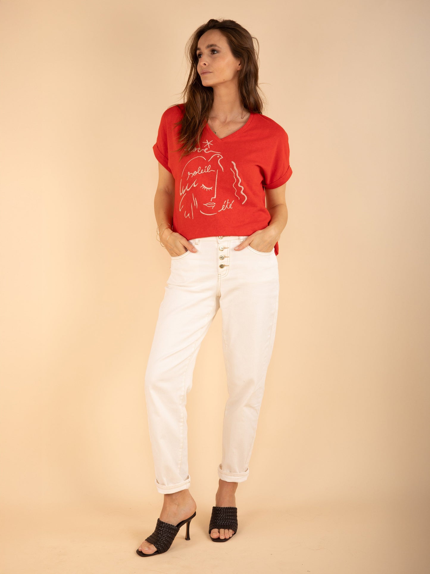 Bedrucktes T-Shirt mit V-Ausschnitt in Orange