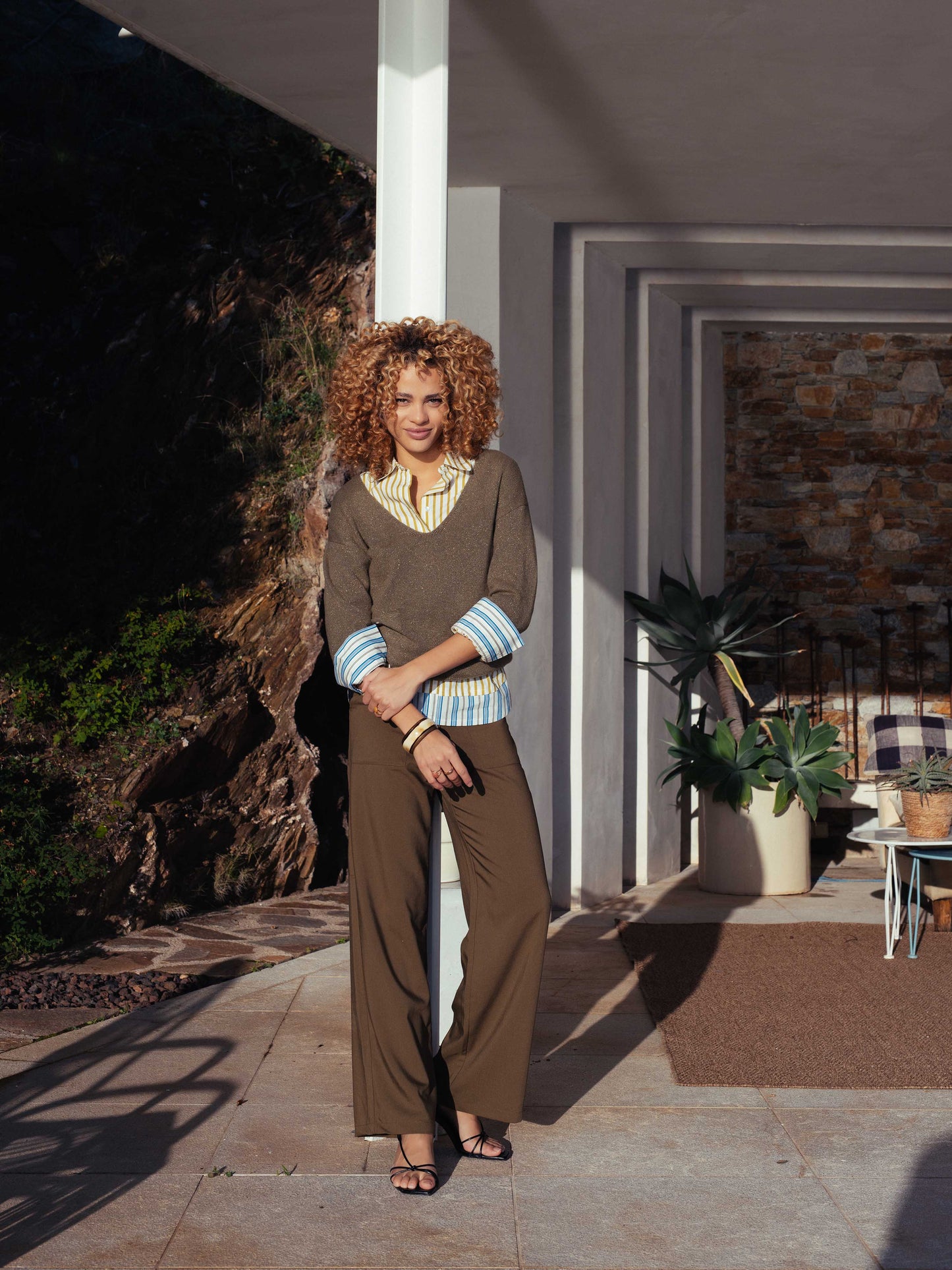 Weite, sportlich-schicke Hose in Kaki