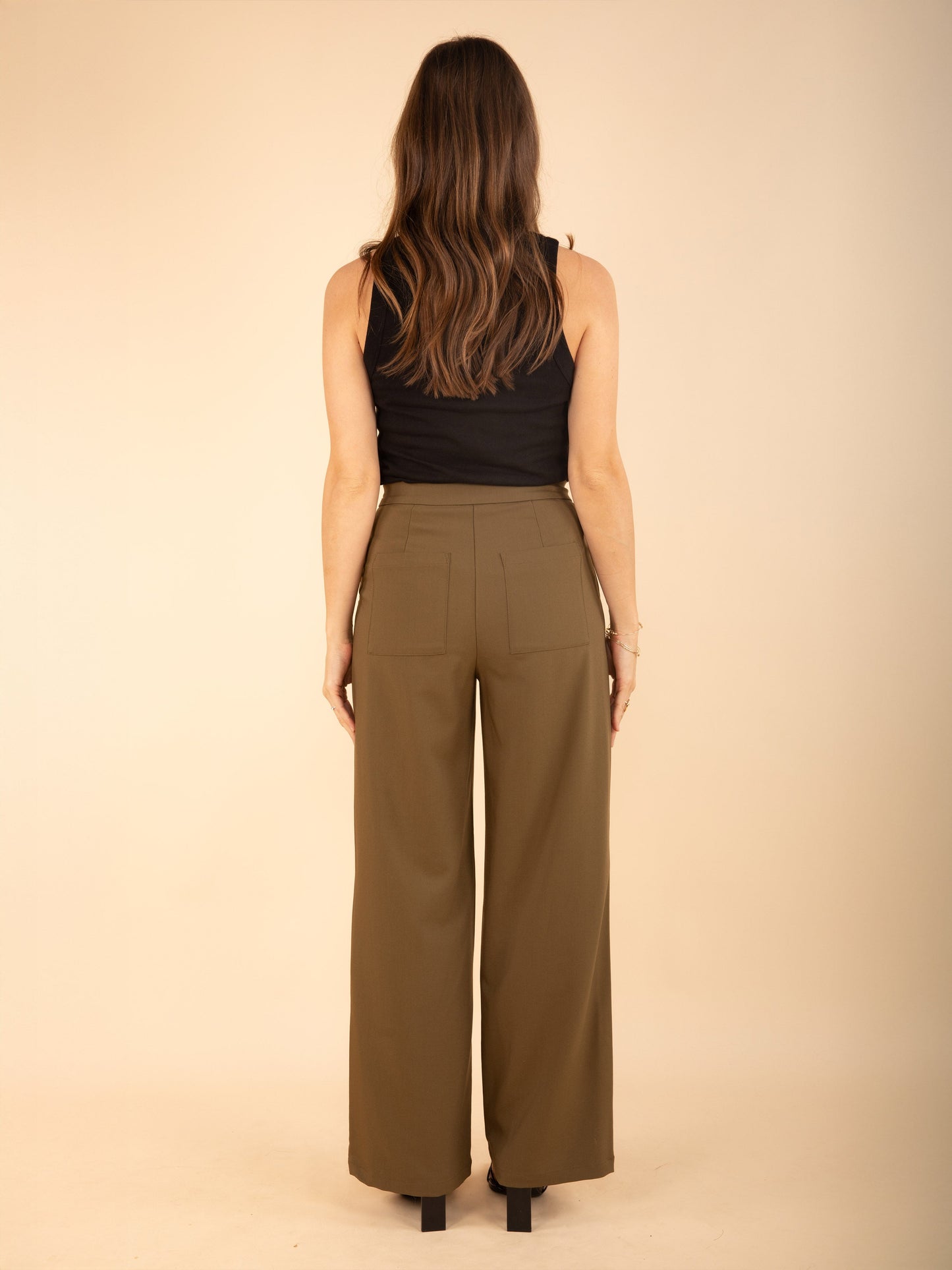 Weite, sportlich-schicke Hose in Kaki