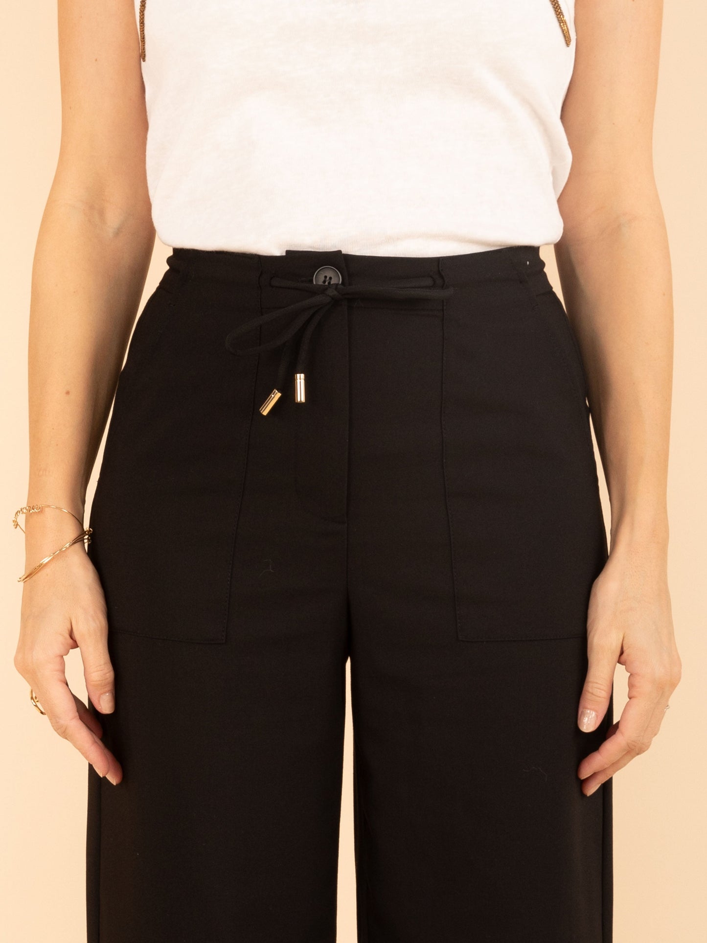 Weite, sportlich-schicke Hose in Schwarz