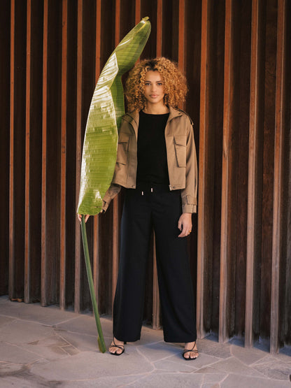 Weite, sportlich-schicke Hose in Schwarz