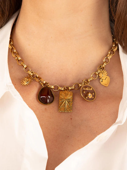 Halskette mit Anhängern