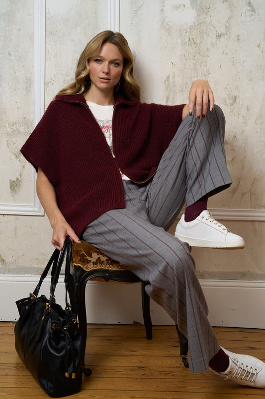 Ärmellose Strickjacke PERLA in Bordeauxrot
