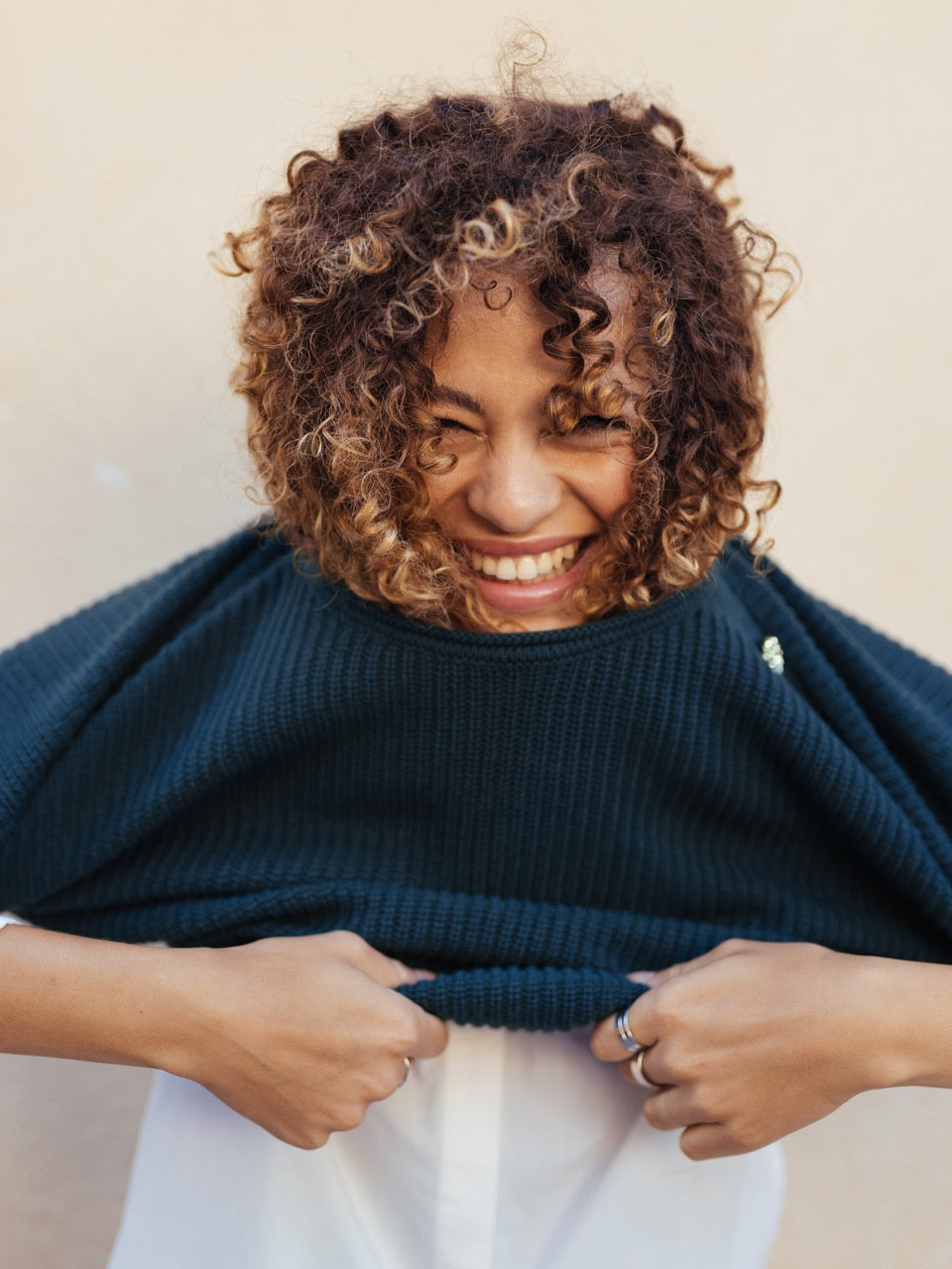 Pullover mit Schmuckknöpfen