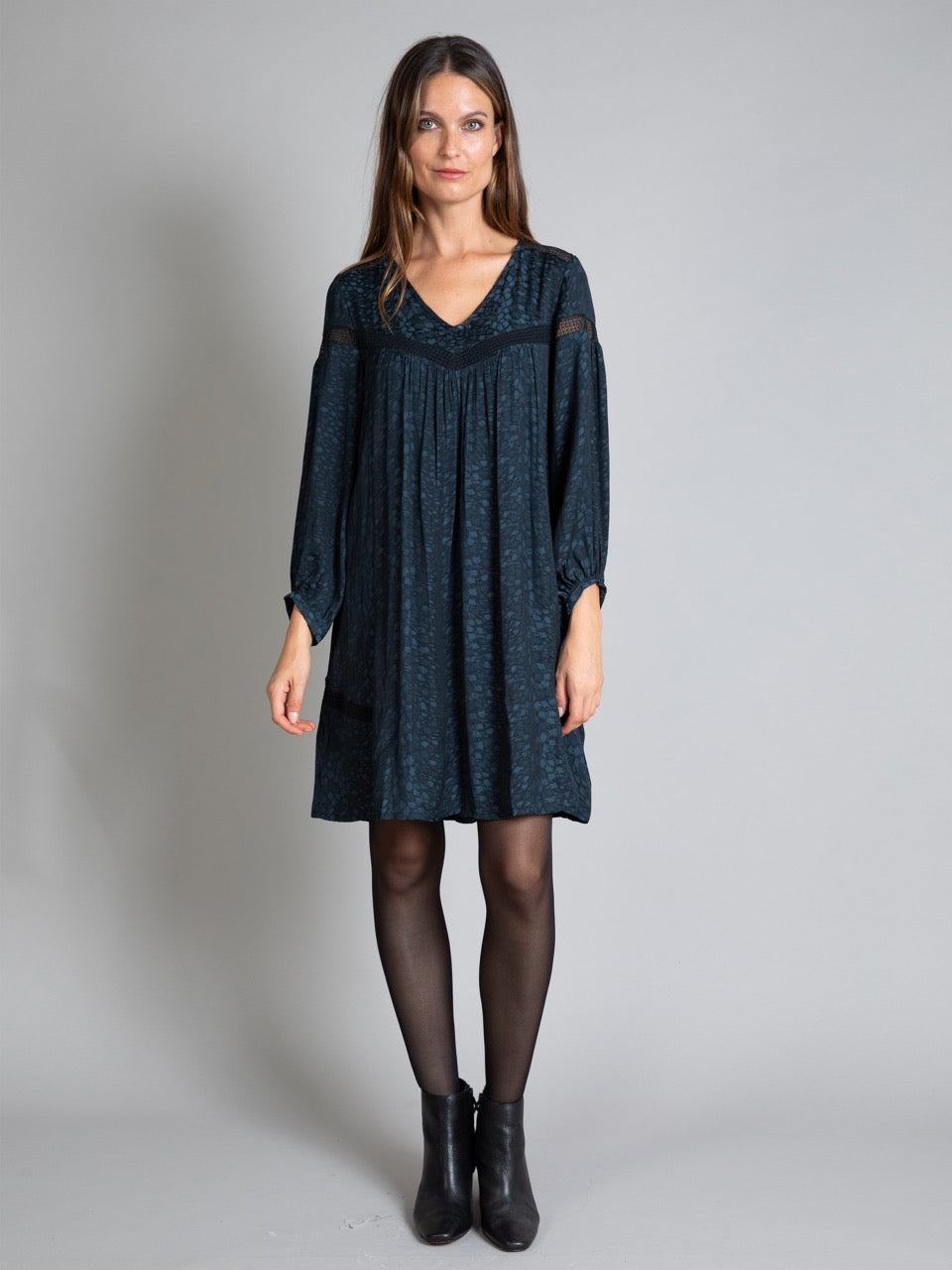 Ausgestelltes Jacquard-Kleid