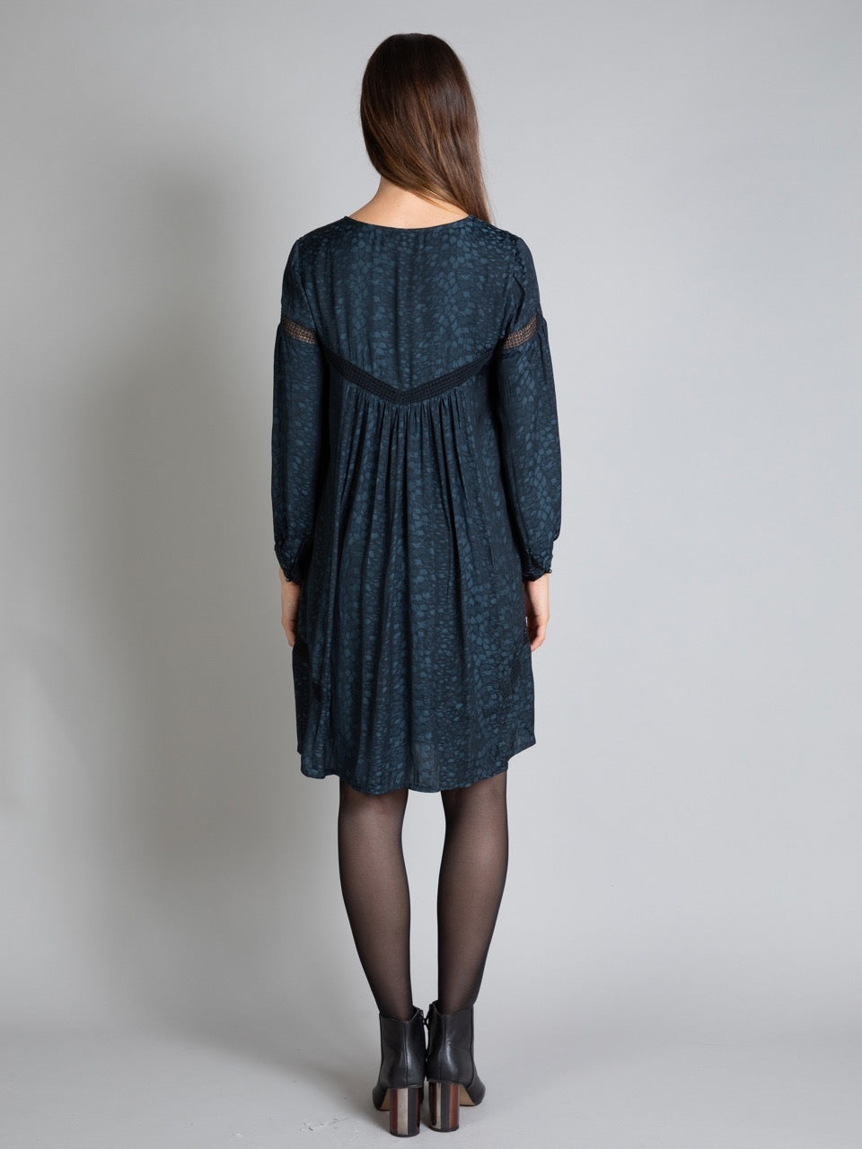 Ausgestelltes Jacquard-Kleid