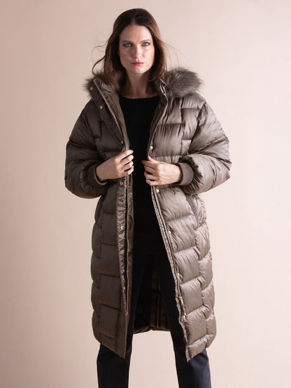 Lange Daunenjacke mit Kapuze