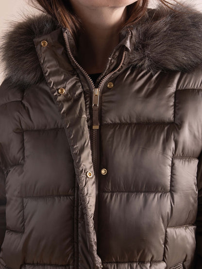 Lange Daunenjacke mit Kapuze