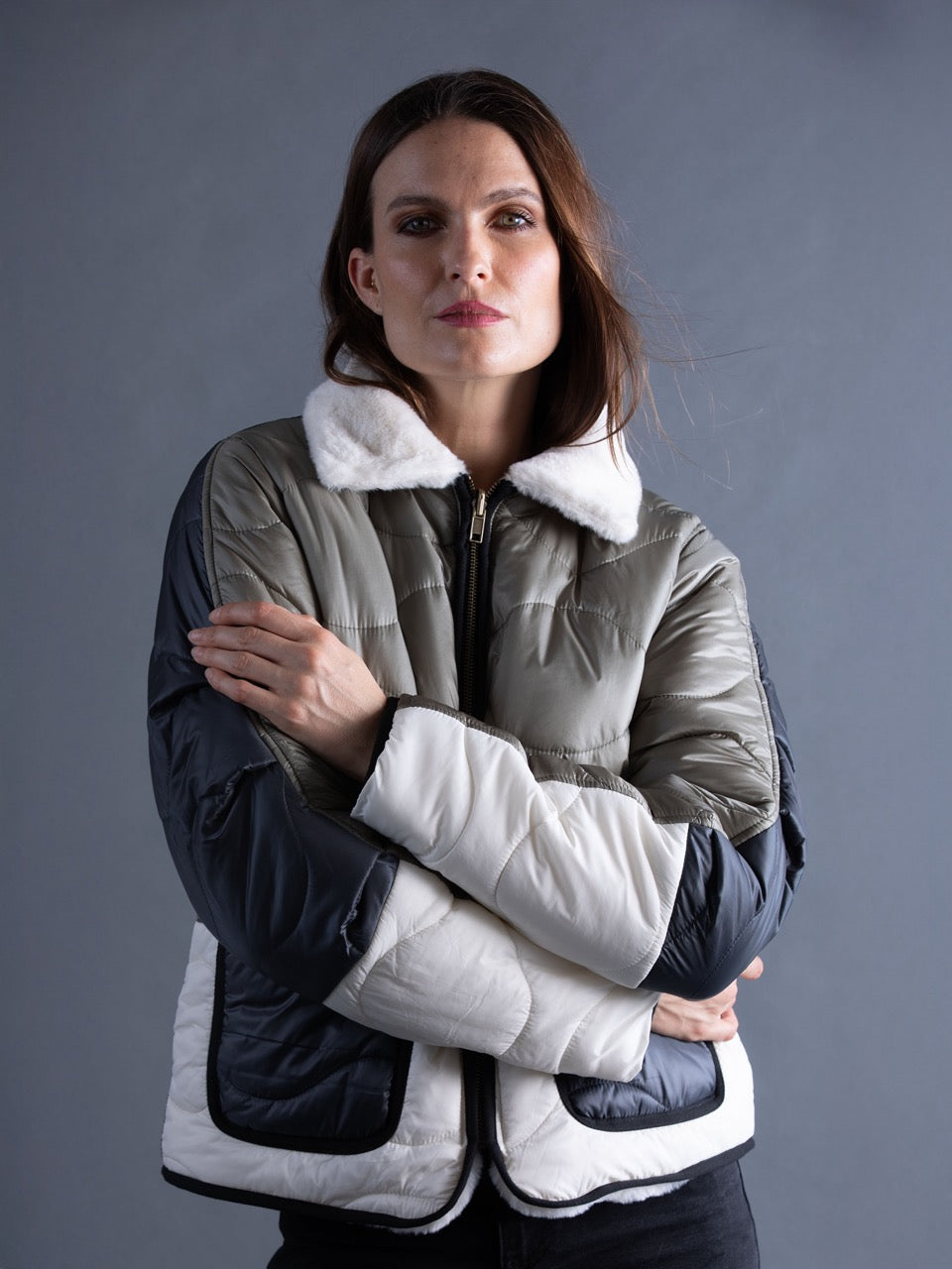 Kurze Wende-Daunenjacke